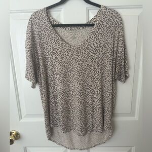 American Eagle Outfitters Oversized Gray Leopard Print Tee